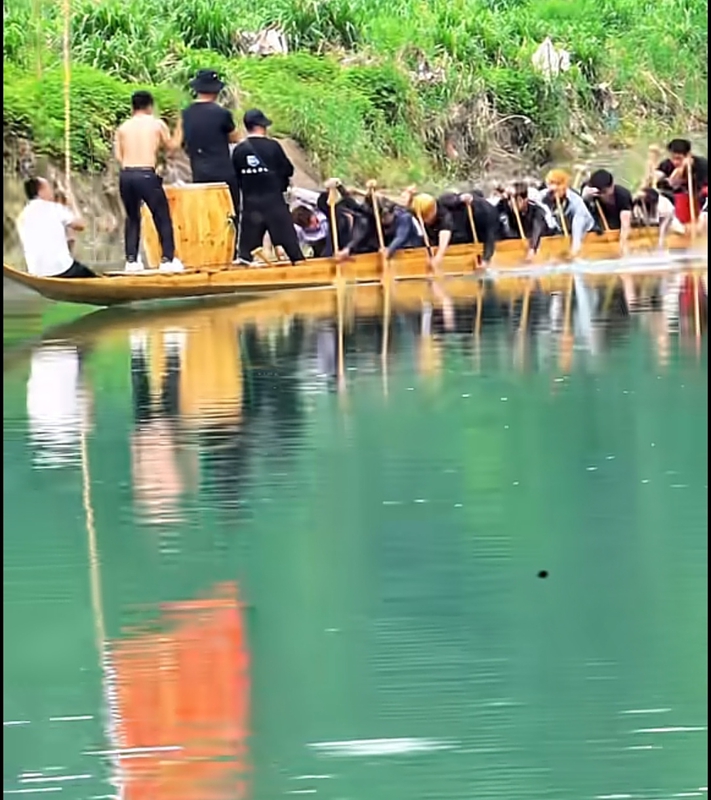 贵州松桃:多支劲旅下水 备战端午龙舟赛(图2)