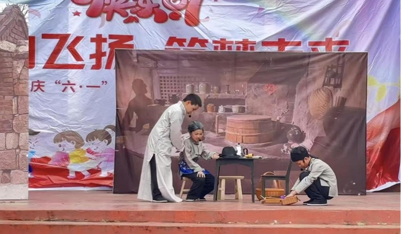 《家书》表演剧照。
