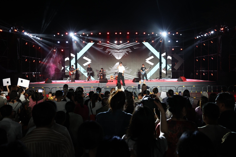 贵阳路边音乐会罗甸三月十三专场精彩上演。