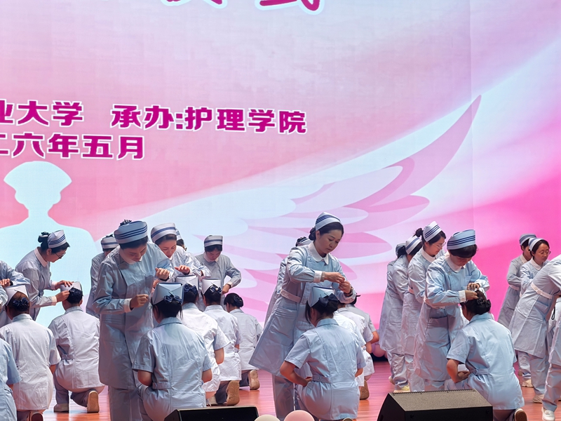 授帽仪式现场.jpg