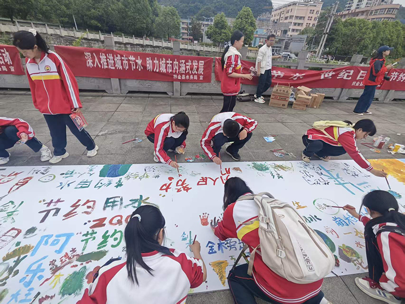 县区分会场。