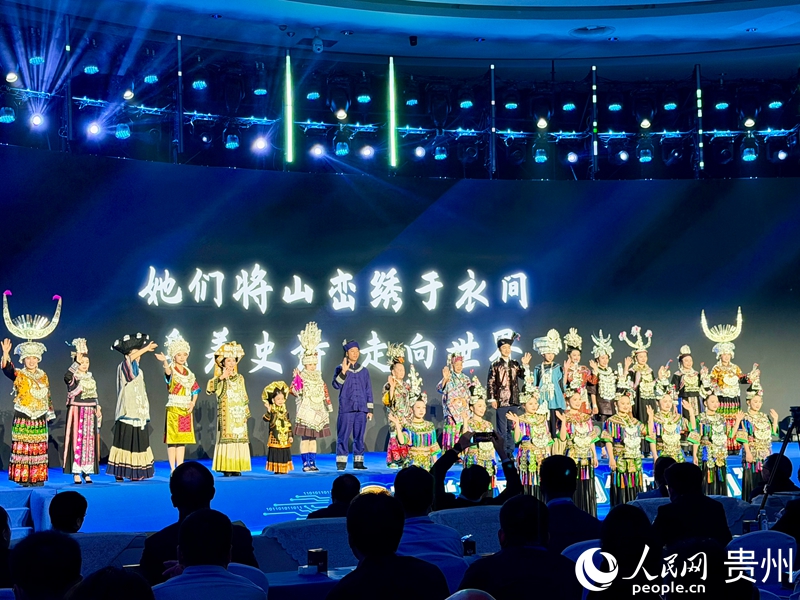 民族风采与网络正能量融合。人民网记者 陈洁泉摄.jpg