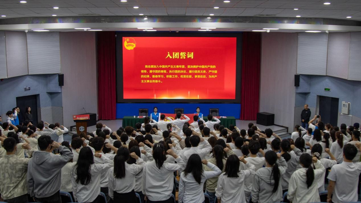 入团宣誓现场。