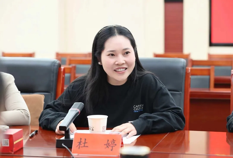杜婷。