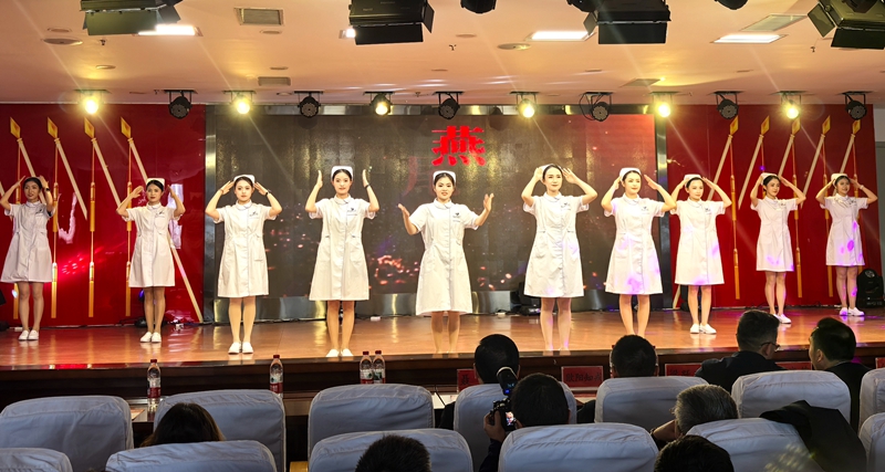 文艺表演现场.jpg