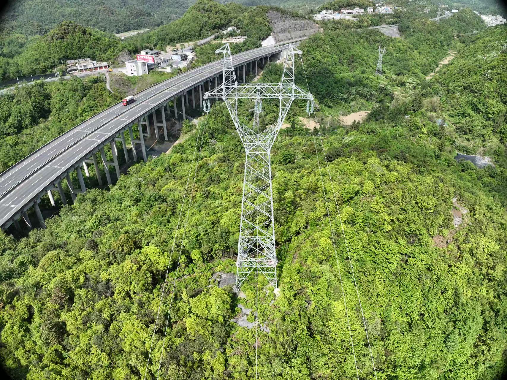 激光雷达赋能精细化飞行！贵州送变电公司110千伏大方圆雨线路攻克传统作业难题(图1)