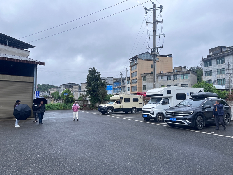 房車在盤信“司機之家”休整.JPG