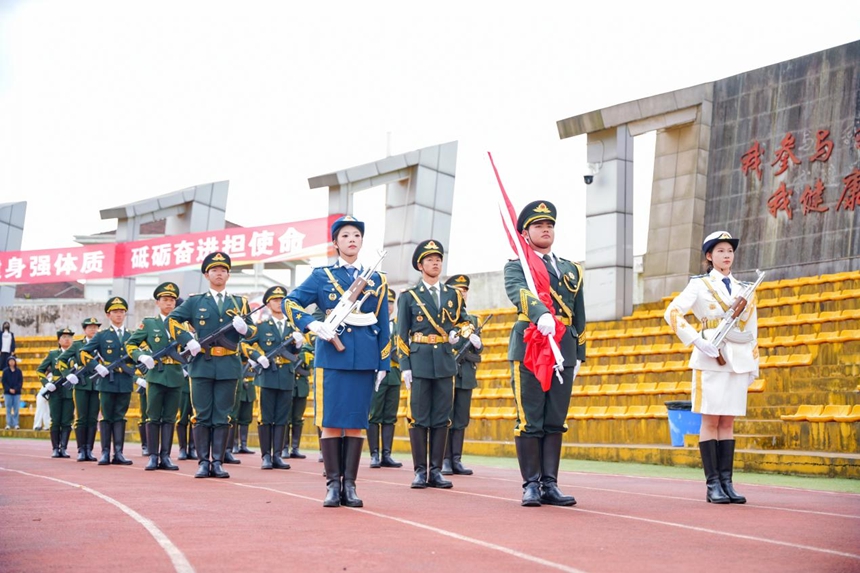 学校国旗护卫队。