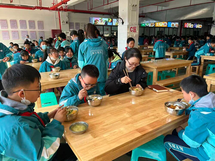 八小食堂。