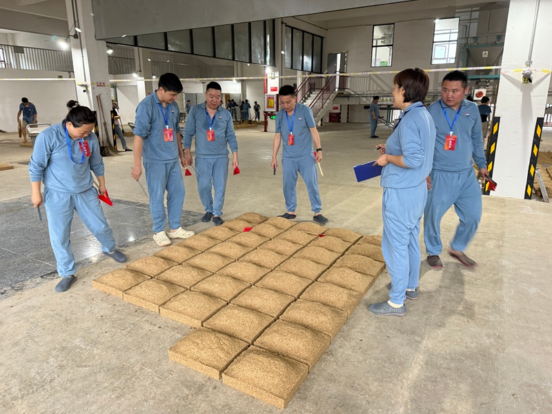 工作中的胡峻瑜。受访者供图