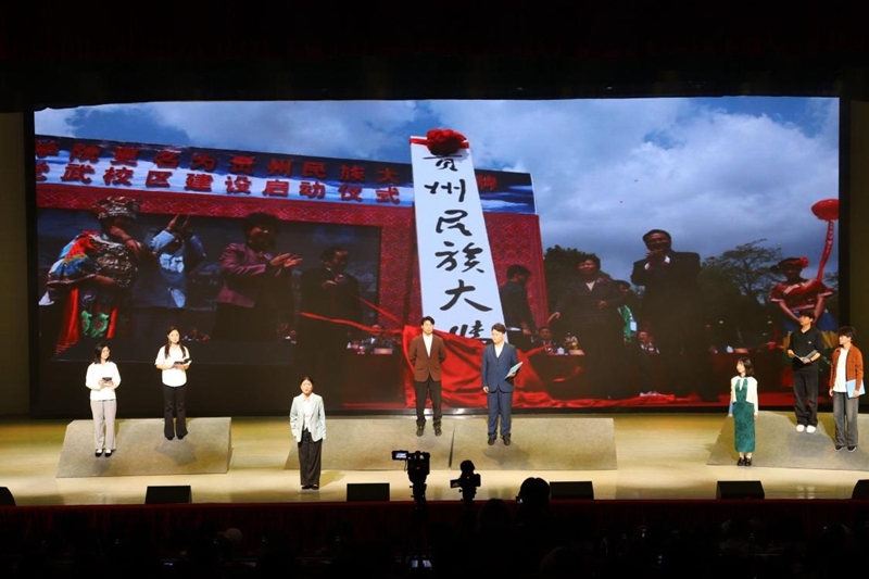 《贵山石榴红——时光的歌》演出现场。唐春霞摄.jpg