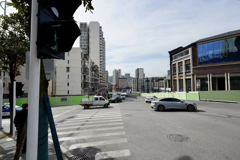 整治过后的道路秩序井然.jpg