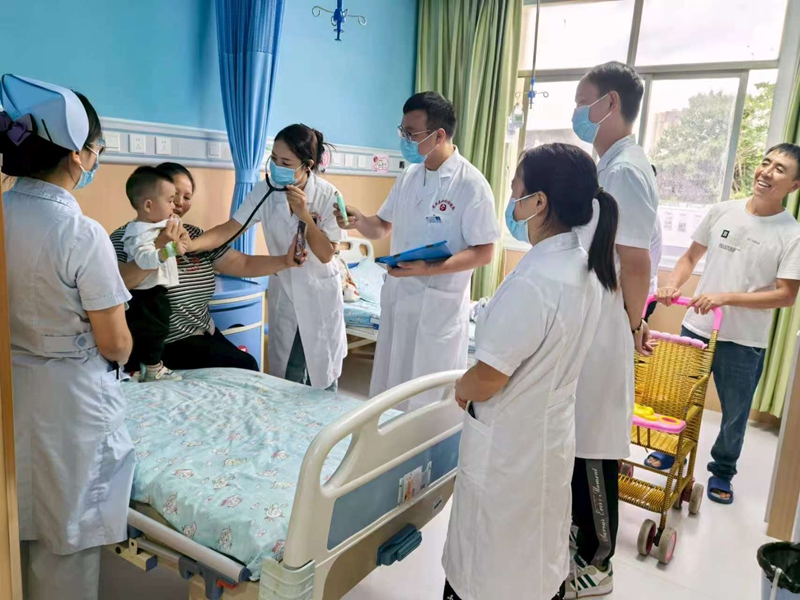 2 用優質的醫療服務傳遞民生溫度。瓮安融媒供圖.jpg