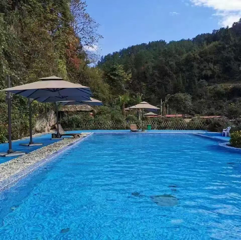 1 凤和温泉泳池。