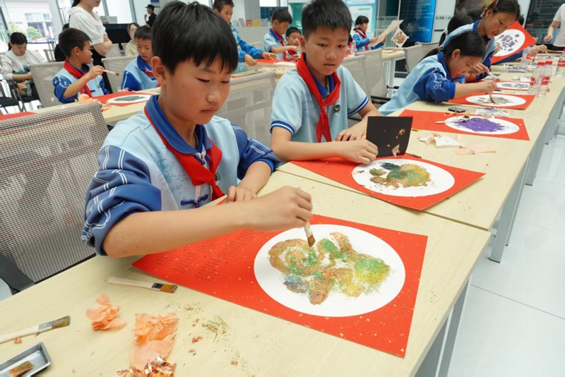 4、非遗体验。学校供图