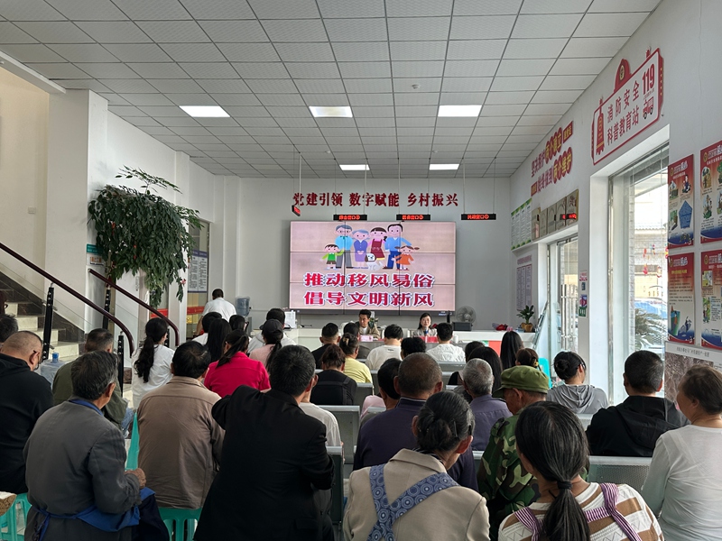 “理論宣傳二人講”隊伍默契搭檔、同台開講。安順經開區融媒體中心供圖
