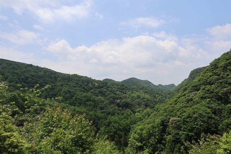 1 图为层峦叠翠的火焰山
