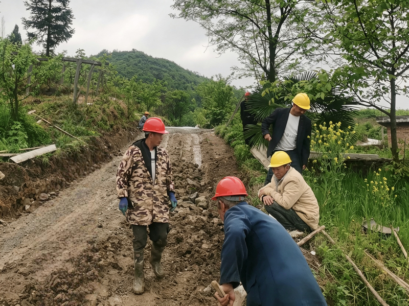 施工前 修文县龙场街道。刘灵政摄