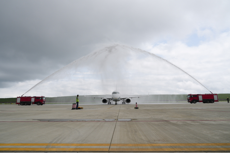 2026年5月18日，多彩贵州航空GY7217航班抵达铜仁德江机场，通过“水门”。