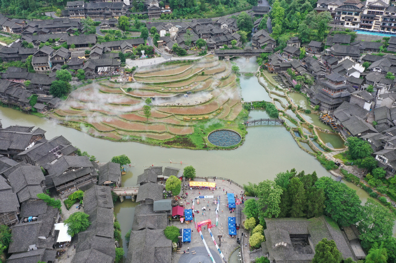 2026年5月17日，游客在贵州省遵义市播州区乌江寨游玩。李仁军摄