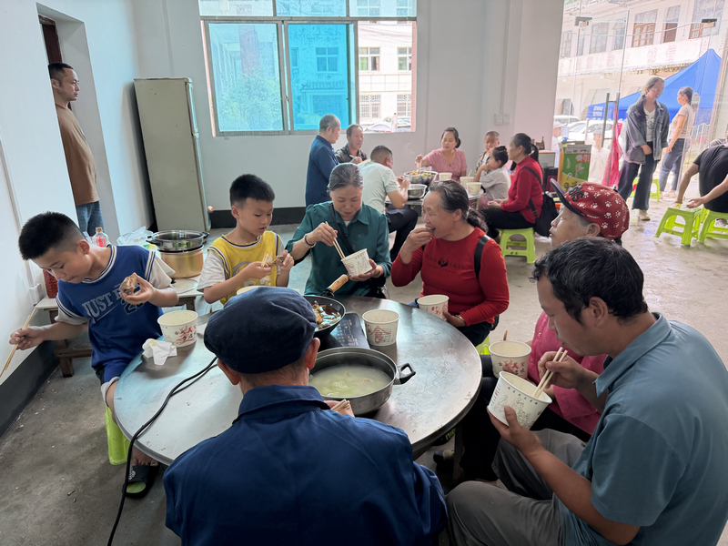 安置點集中就餐。