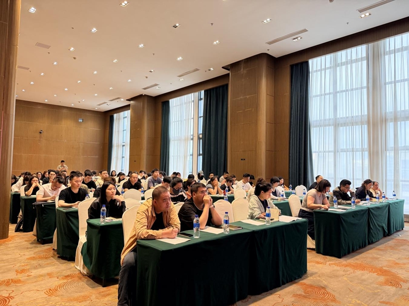 2026年贵州省旅行社经营管理法治深化培训班学员正在上课