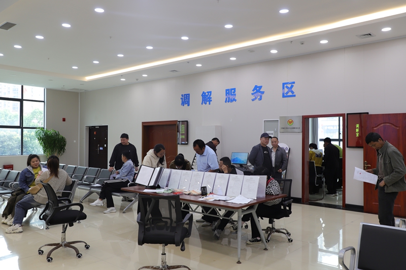 贵州长顺：40名工人100余万元欠薪纠纷一朝化解。