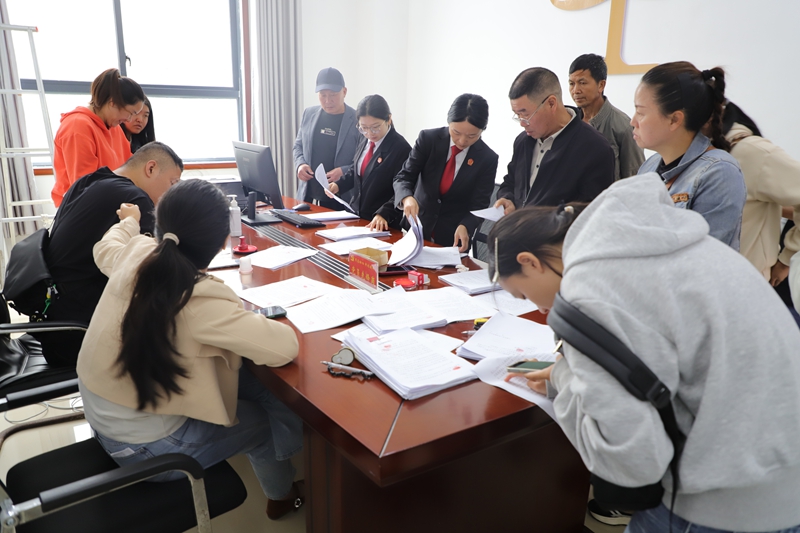 贵州长顺：40名工人100余万元欠薪纠纷一朝化解。