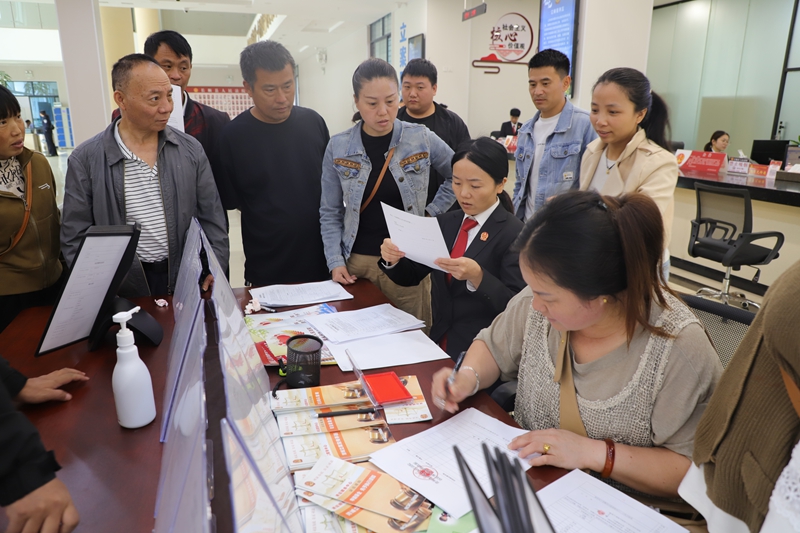 贵州长顺：40名工人100余万元欠薪纠纷一朝化解。