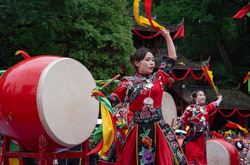 苗族花鼓表演.jpg