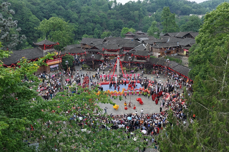 四月八民俗文艺大舞台.jpg