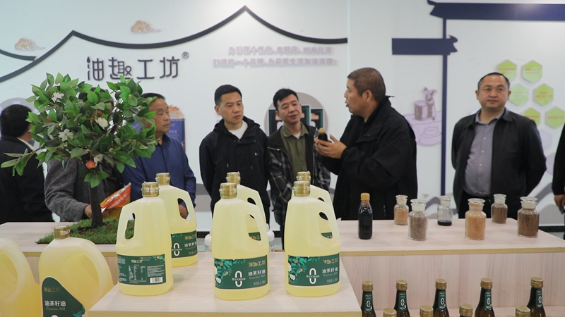 油茶成品展示。楊文凱 攝