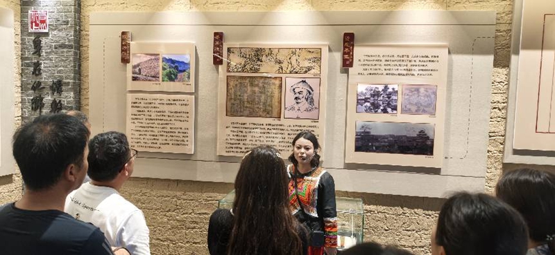 2.參觀丁寶楨陳列館。主辦方供圖.jpg