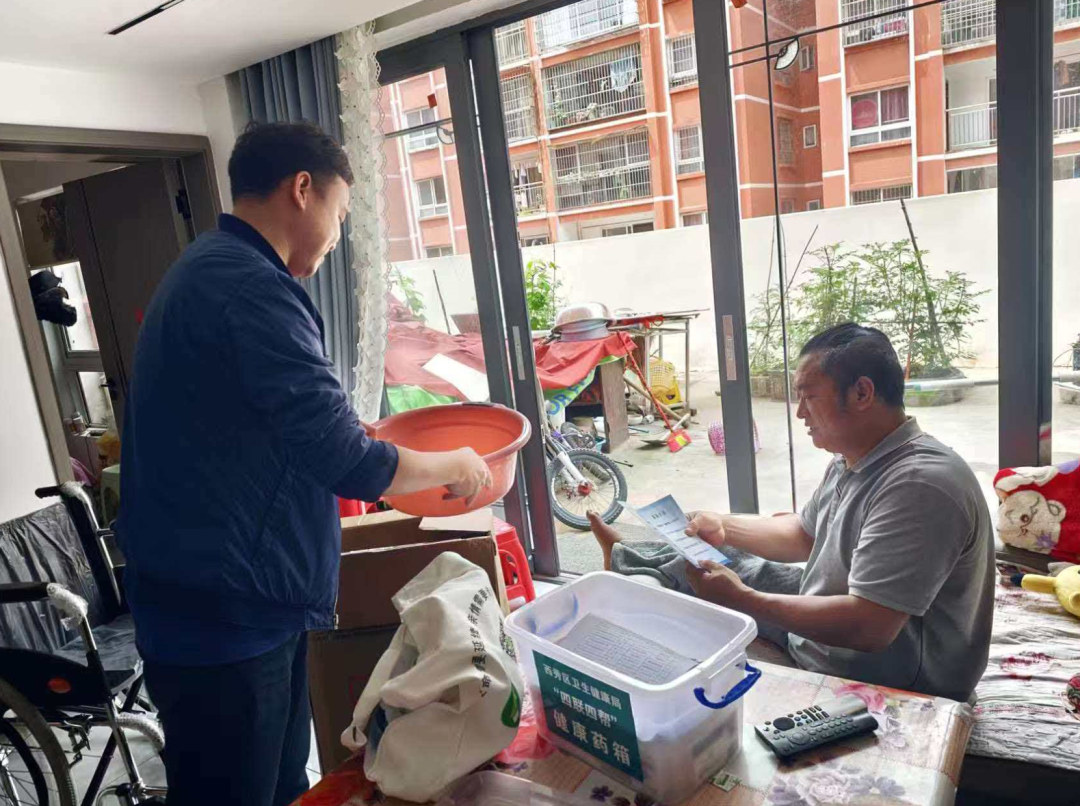 西秀区卫健局深耕民生服务 精准帮扶困难特殊群体。
