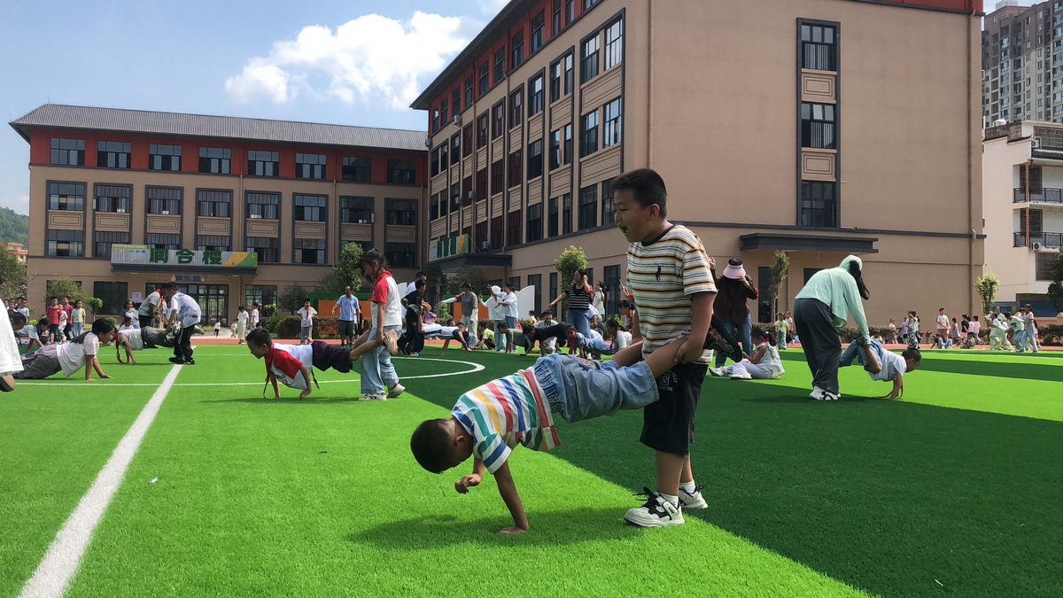 荔波第六小学户外活动。