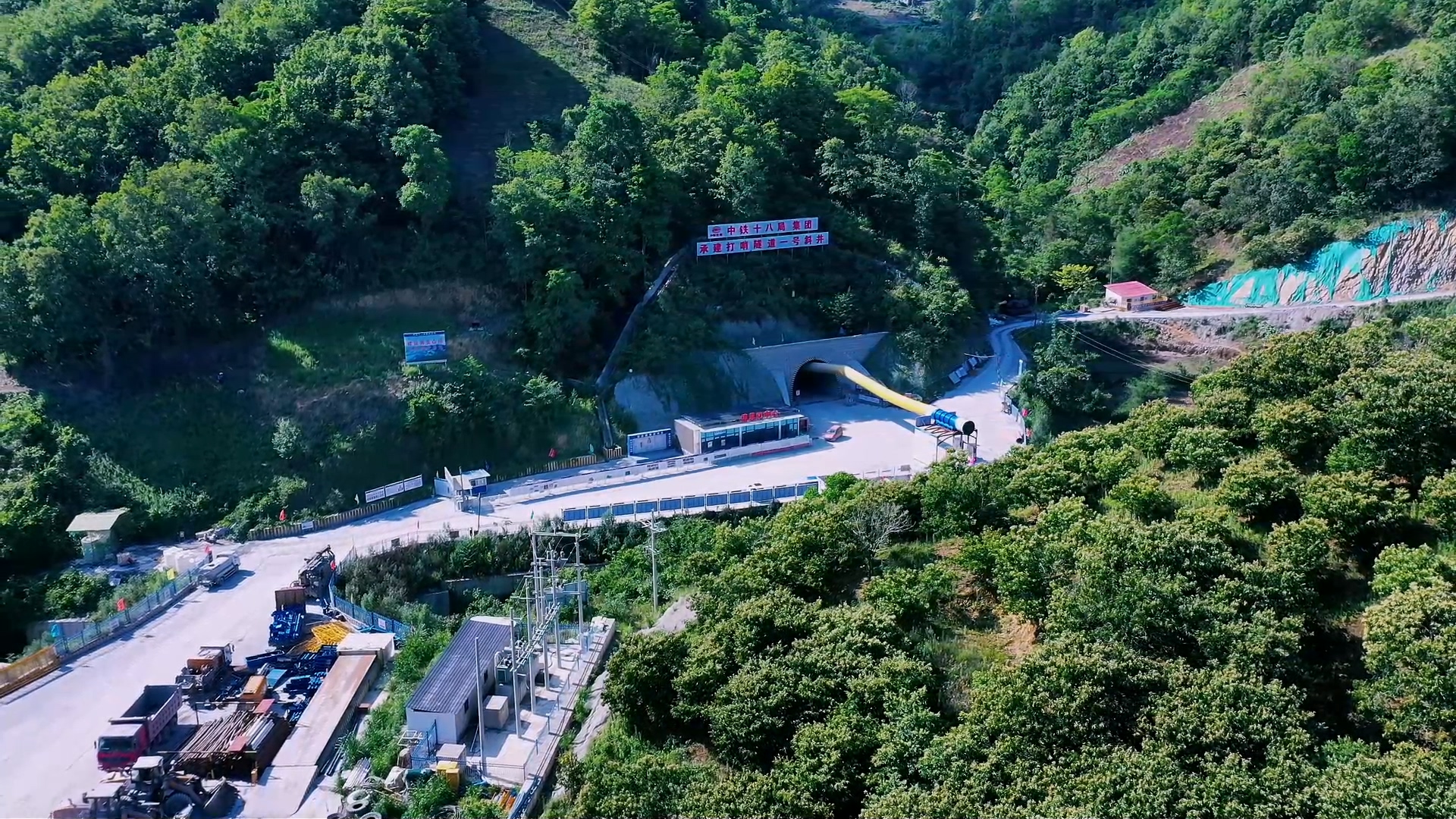 黃百鐵路貴州段打哨隧道一號斜井。