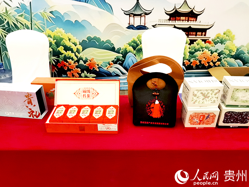 阡商产品展示。人民网记者 王秀芳摄