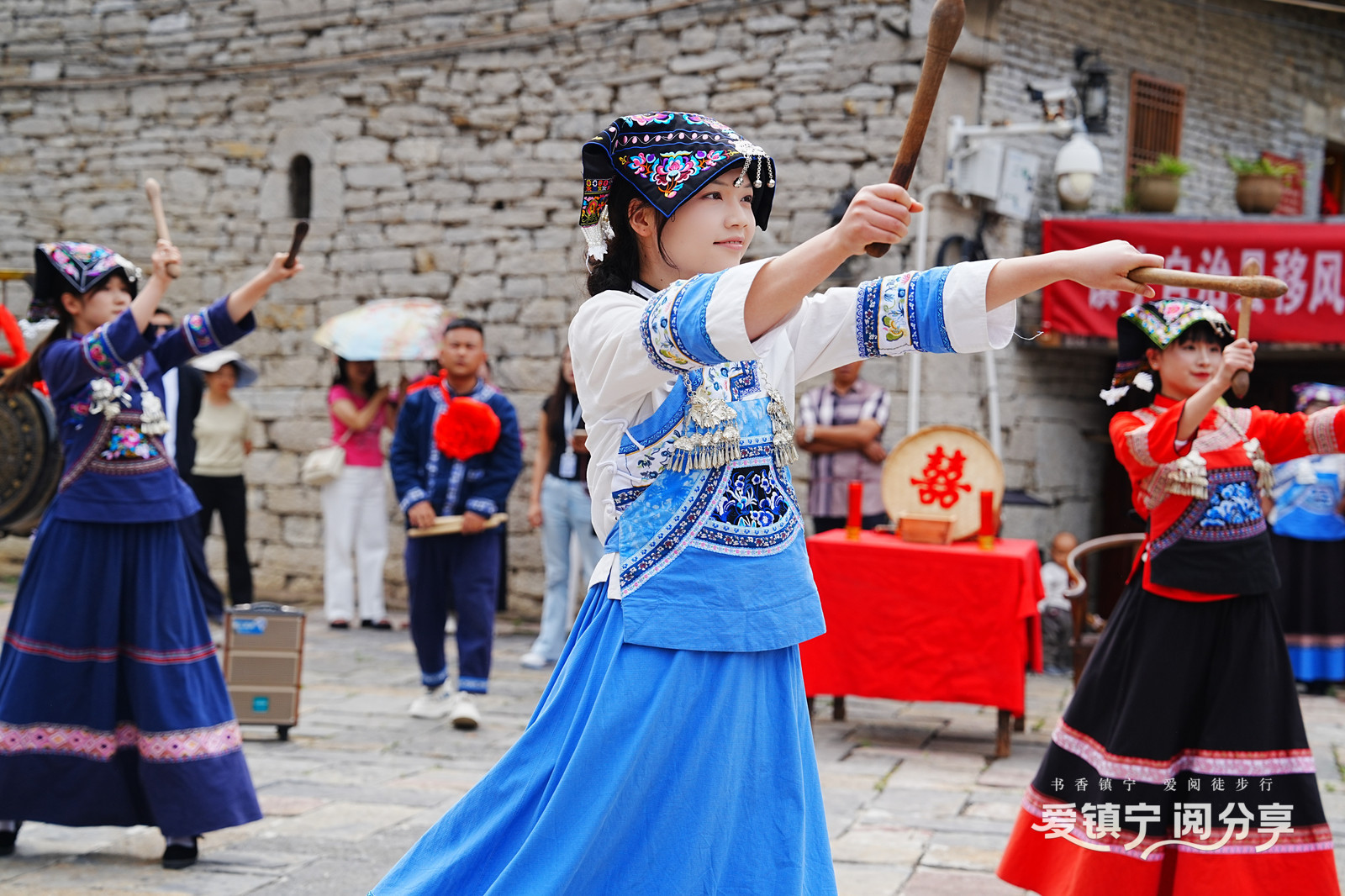 图为情景剧表演。