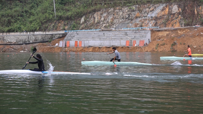 運動員們正在玉湖水上運動基地進行訓練.jpg