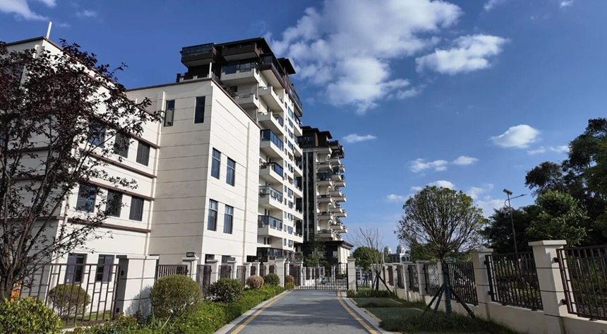 嘉宾团队实地走访重点旅居康养楼盘。