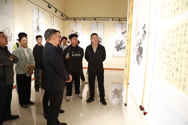 沉浸式观展.jpg
