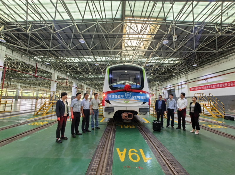 貴陽地鐵1號線“守住錢袋子·護好幸福家”防非宣傳專列正式發車.jpg