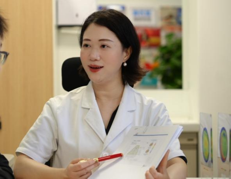 普瑞眼科集团渝贵省区副总院长彭艳丽解读当下摘镜技术迭代趋势。
