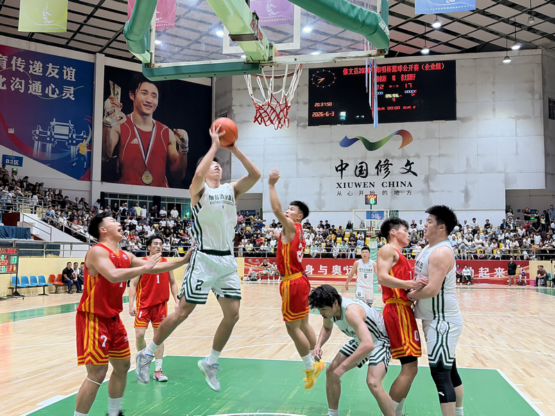 投篮。李宇摄