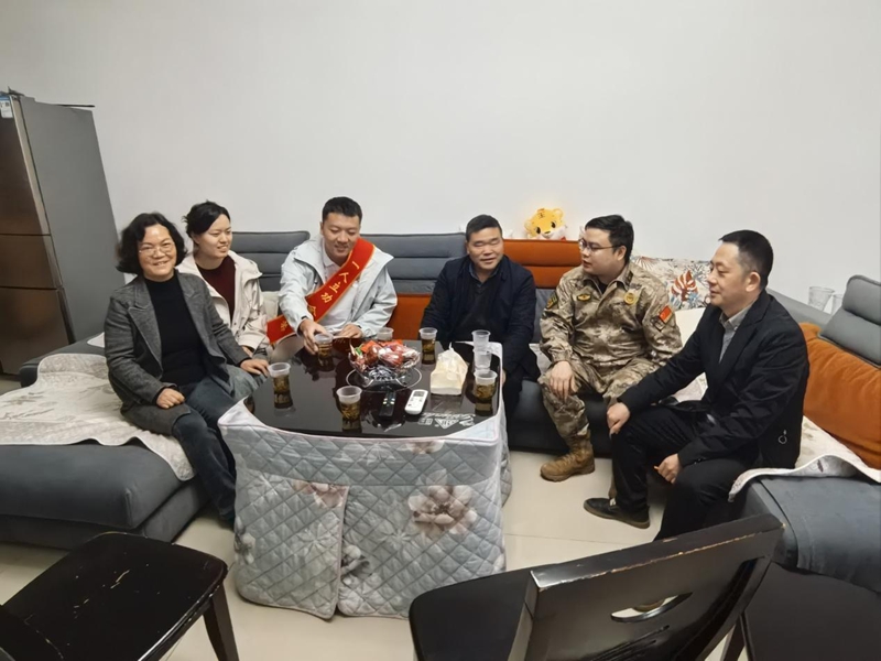 走访慰问退役军人.jpg