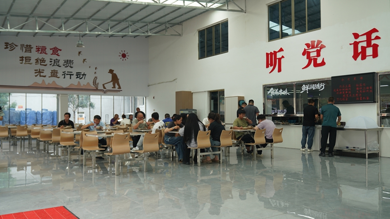 堂食（阮进勇  摄）.JPG