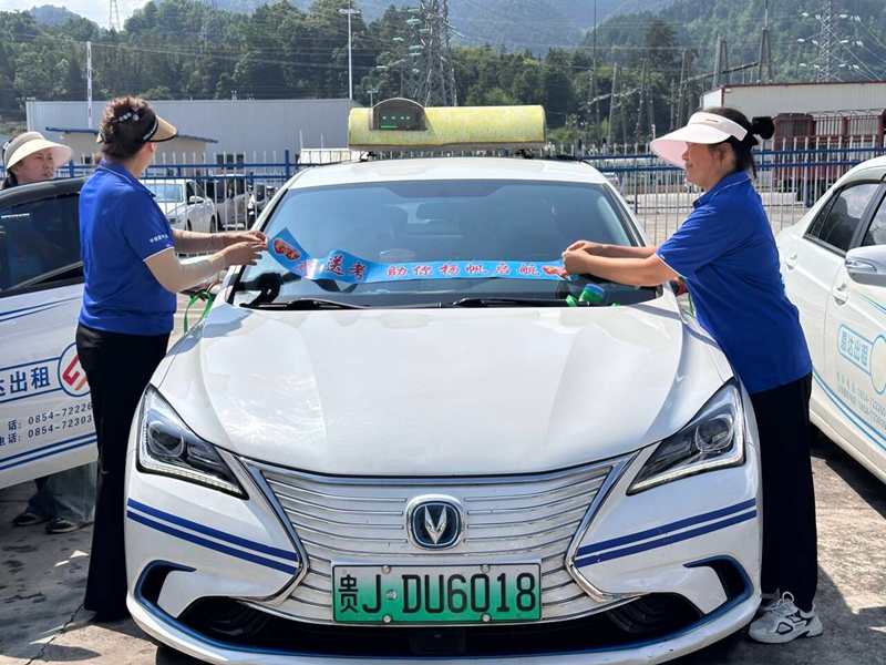 送考車輛張貼標識.jpg