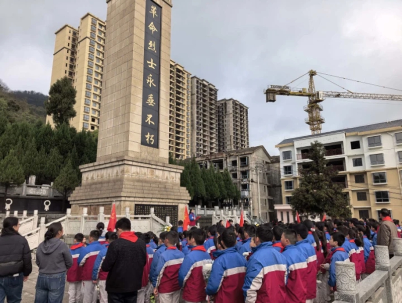 赓续英烈志 双拥润黔东。