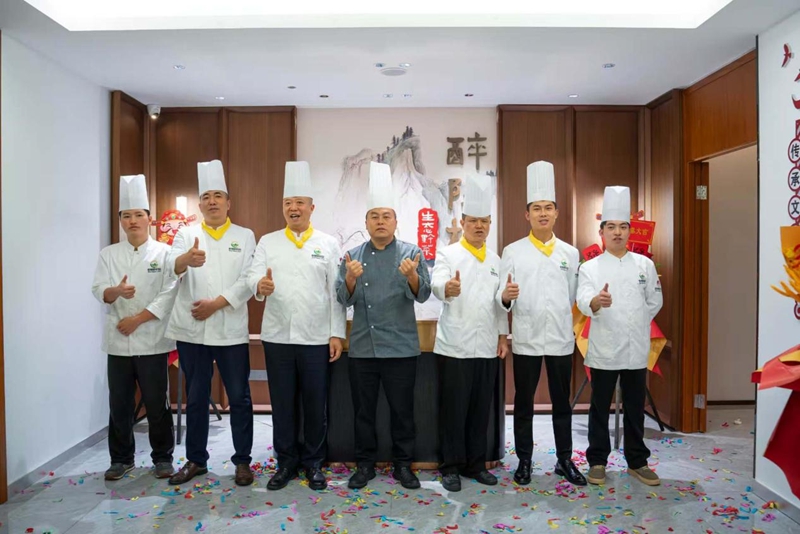 黔菜研究院部分厨师。.jpg