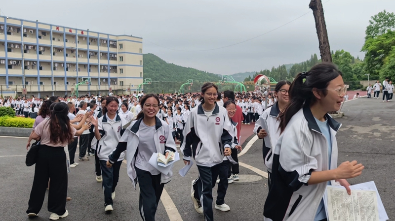 普定高考考点现场。